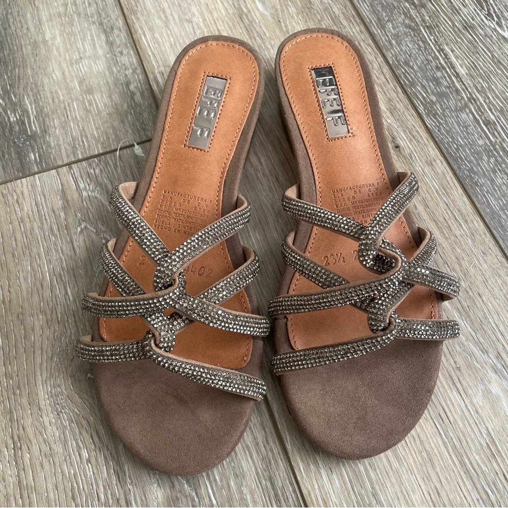 NWT EFE F Taupe Faux Suede Sandals